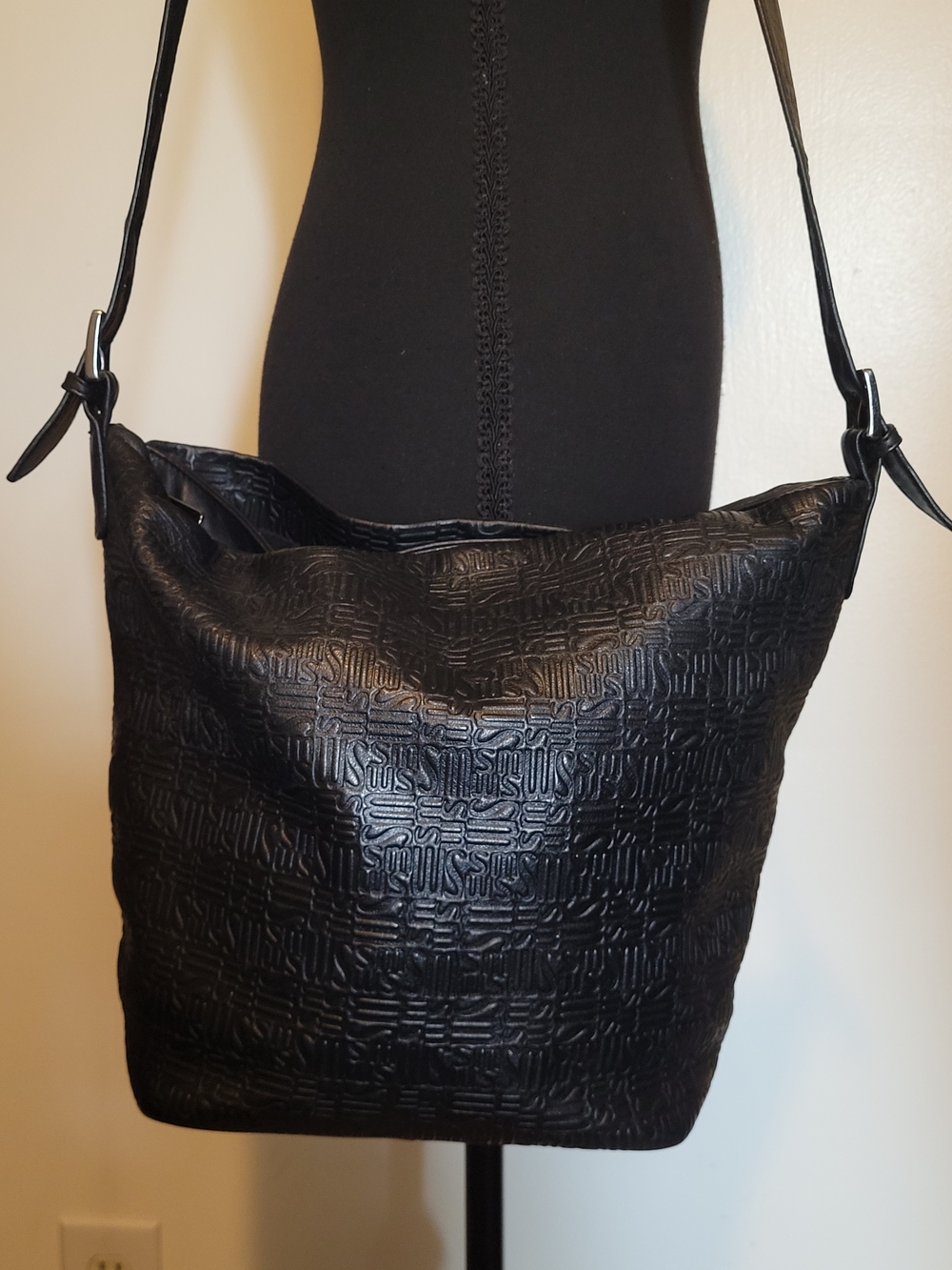 Stone Mountain Black Leather Embossed Logo Hobo Shoulder/Crossbody Bag Y2K EUC